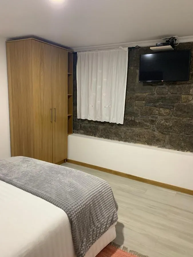 Alojamento de Turismo Selvagem Casa Do Ribeiro Frio Vila Santana